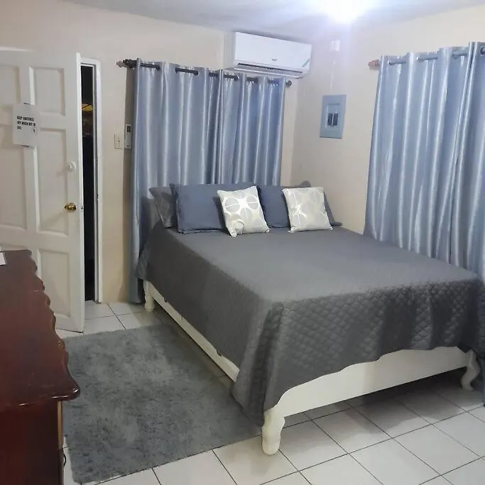 Anderson'S Home Away From Home Portmore