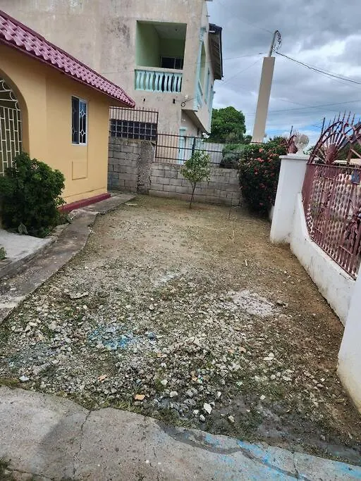 Daire Anderson'S Home Away From Home Portmore Jamaika