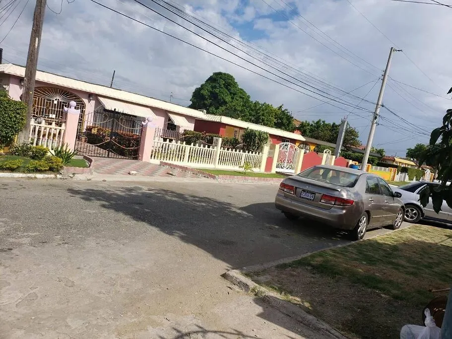 Anderson'S Home Away From Home Portmore Daire